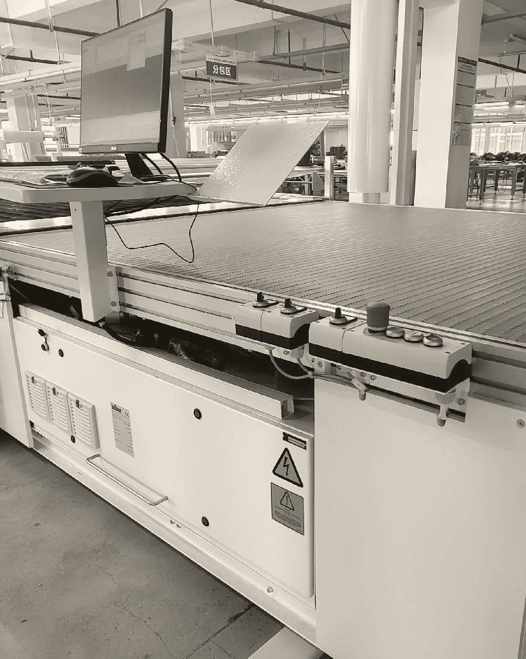 Automated fabric spreading and cutting table on the iTEX production floor
